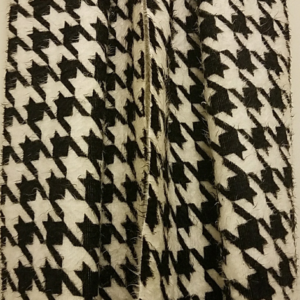 Houndstooth Infinity scarf - Picture 3 of 3